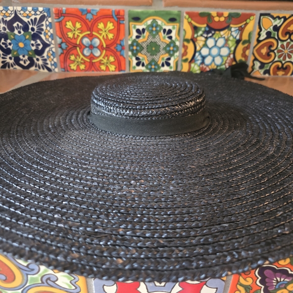 Elegant Black Woven Hat by [Brand] - Picture 3 of 4